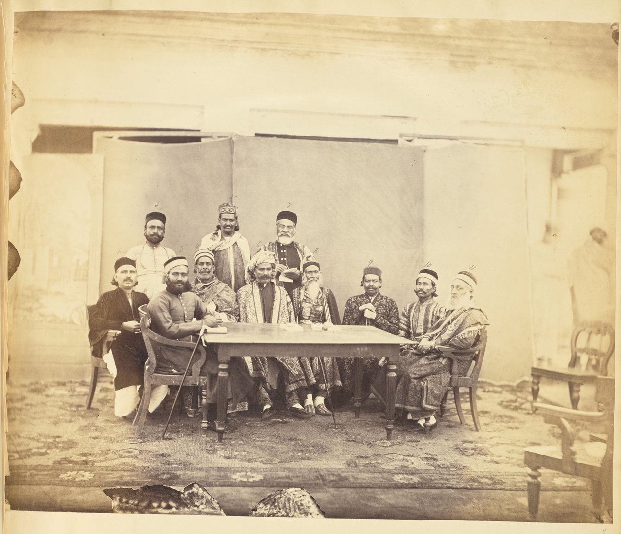 [Ritratto di gruppo di uomini, India] da Unknown artist