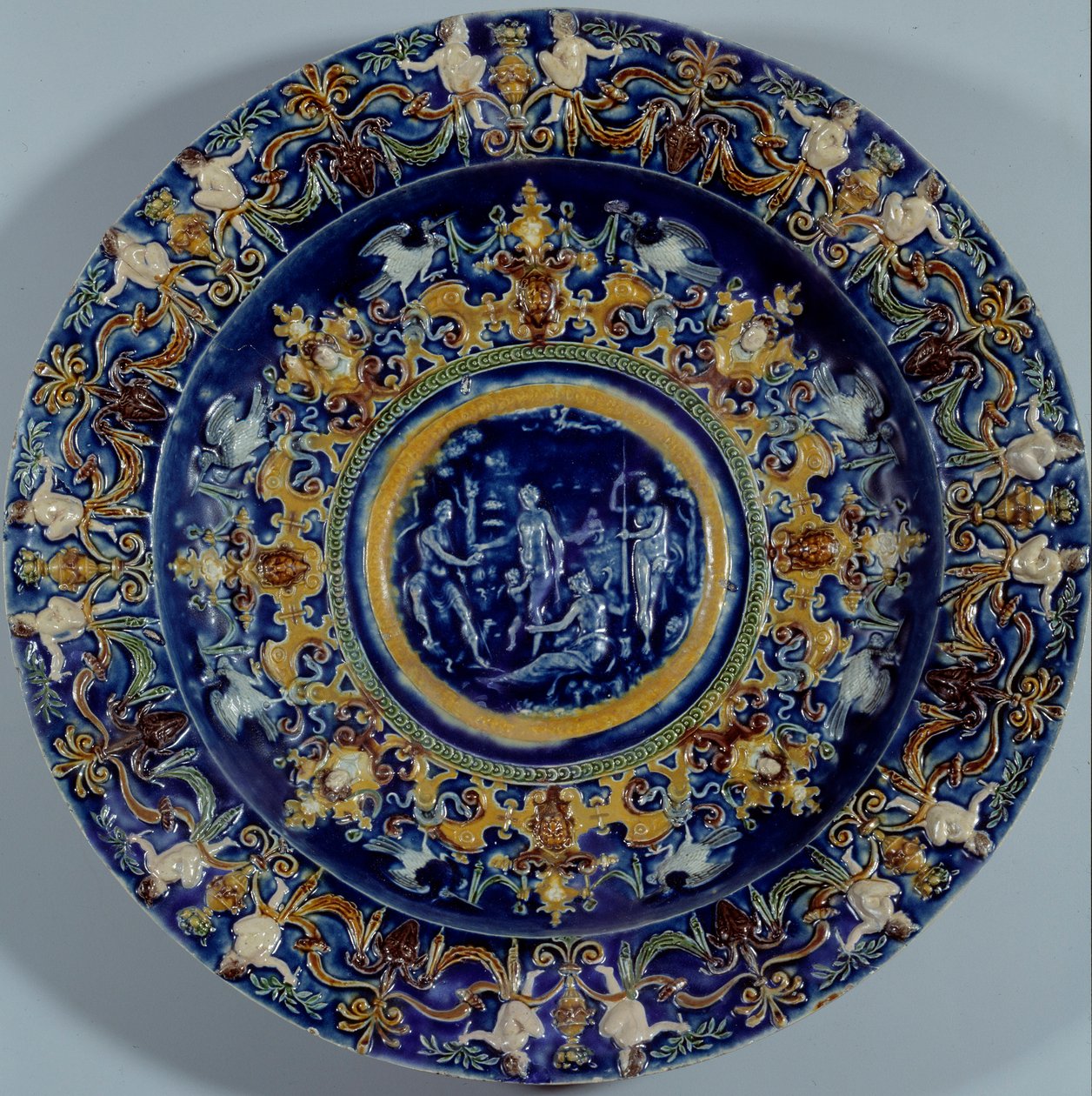 Grande piatto in maiolica policroma con rappresentazione del Giudizio di Paride da Unknown artist
