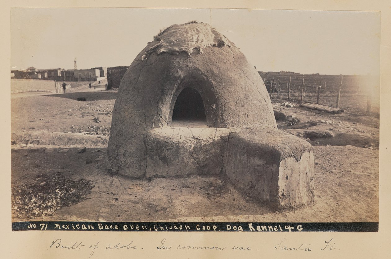 Forno messicano, pollaio, cuccia per cani, ecc. da Unknown artist
