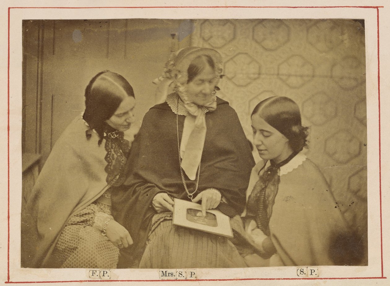 [Mrs. Stanley Percival e figlie] da Unknown artist