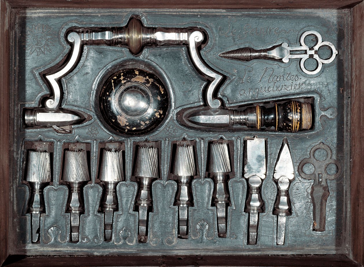 Trapano, strumento chirurgico con accessori. 1768 Parigi, museo della storia della medicina da Unknown artist