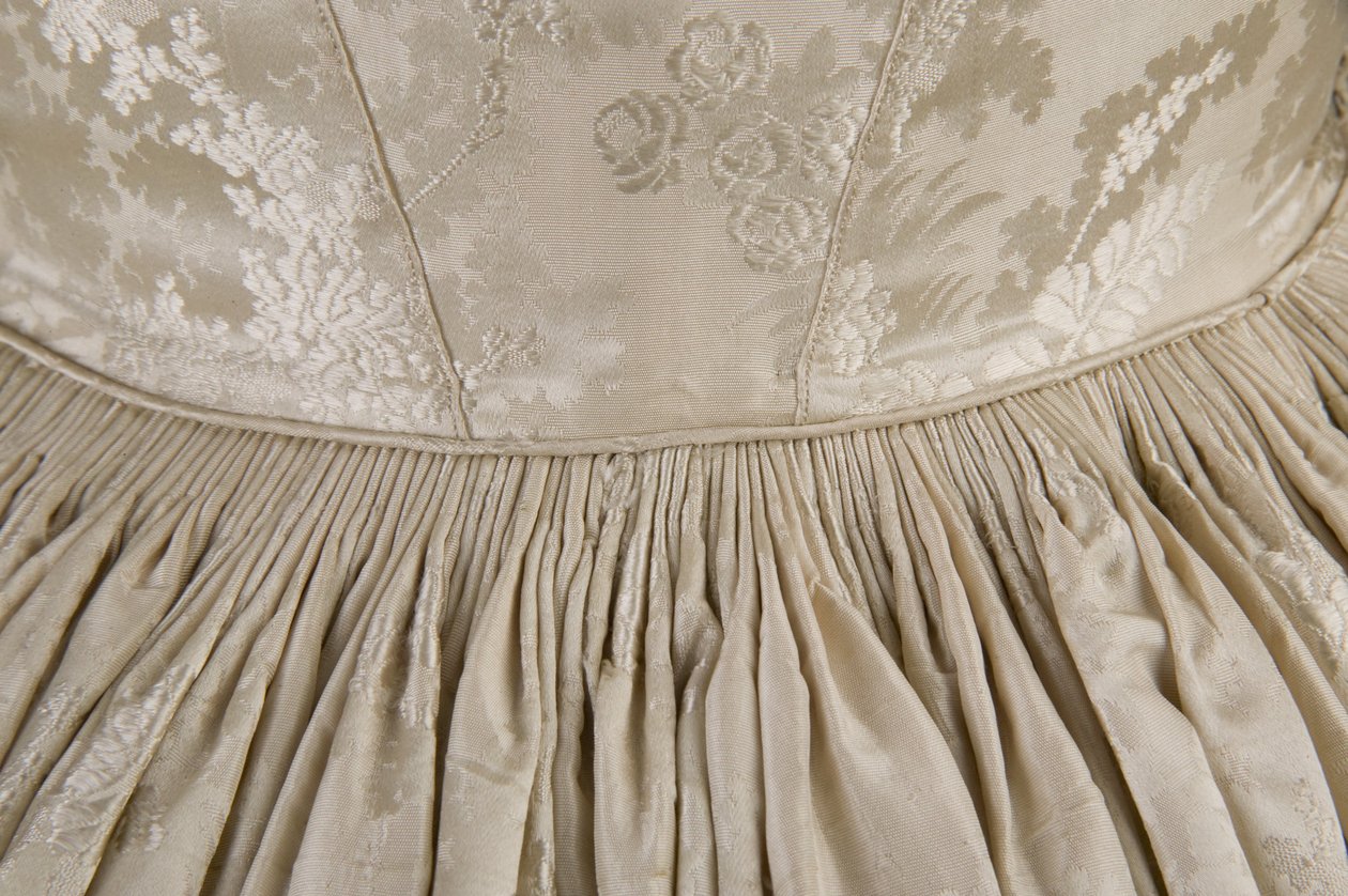 Abito da sposa (dettaglio del retro della vita) da Unknown artist