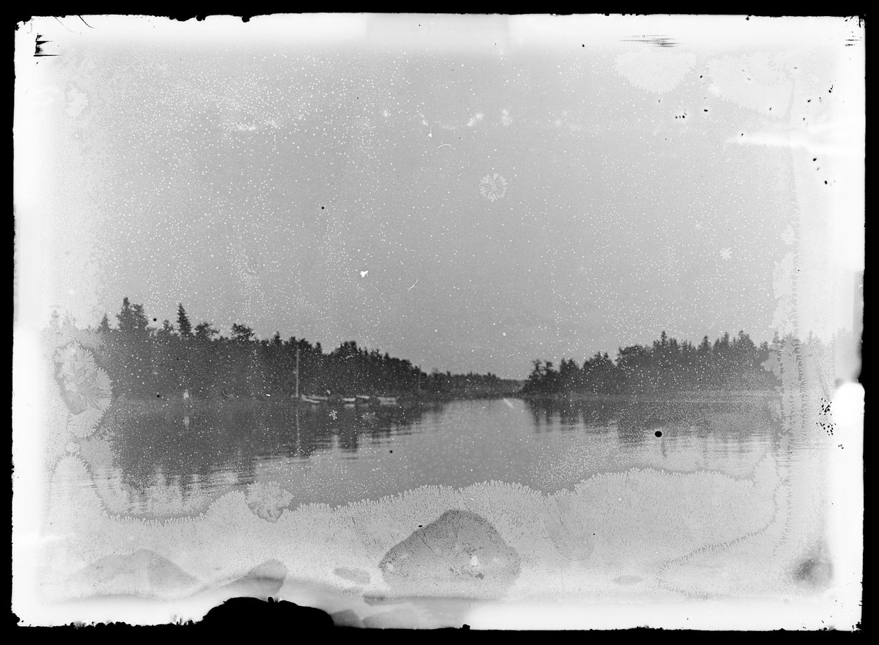 Stretto di Niemenlautan, a sinistra Penisola di Niemenlautan, a destra Essaari da Unknown artist/maker
