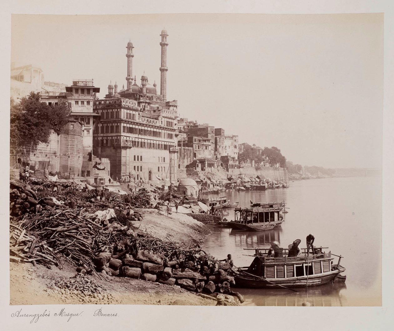 Moschea di Aurangzeb, Benares, c.1885 da Unknown photographer