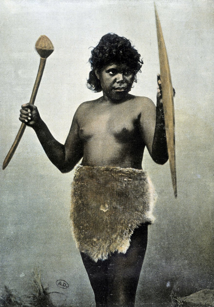 Moglie aborigena australiana incaricata delle armi del marito - autochrome da Unknown photographer
