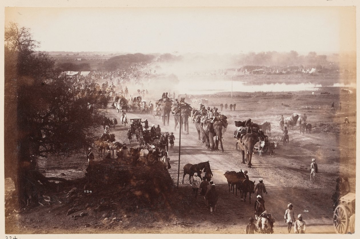 Colonna di bagagli durante il campo di esercitazione di Delhi da Unknown