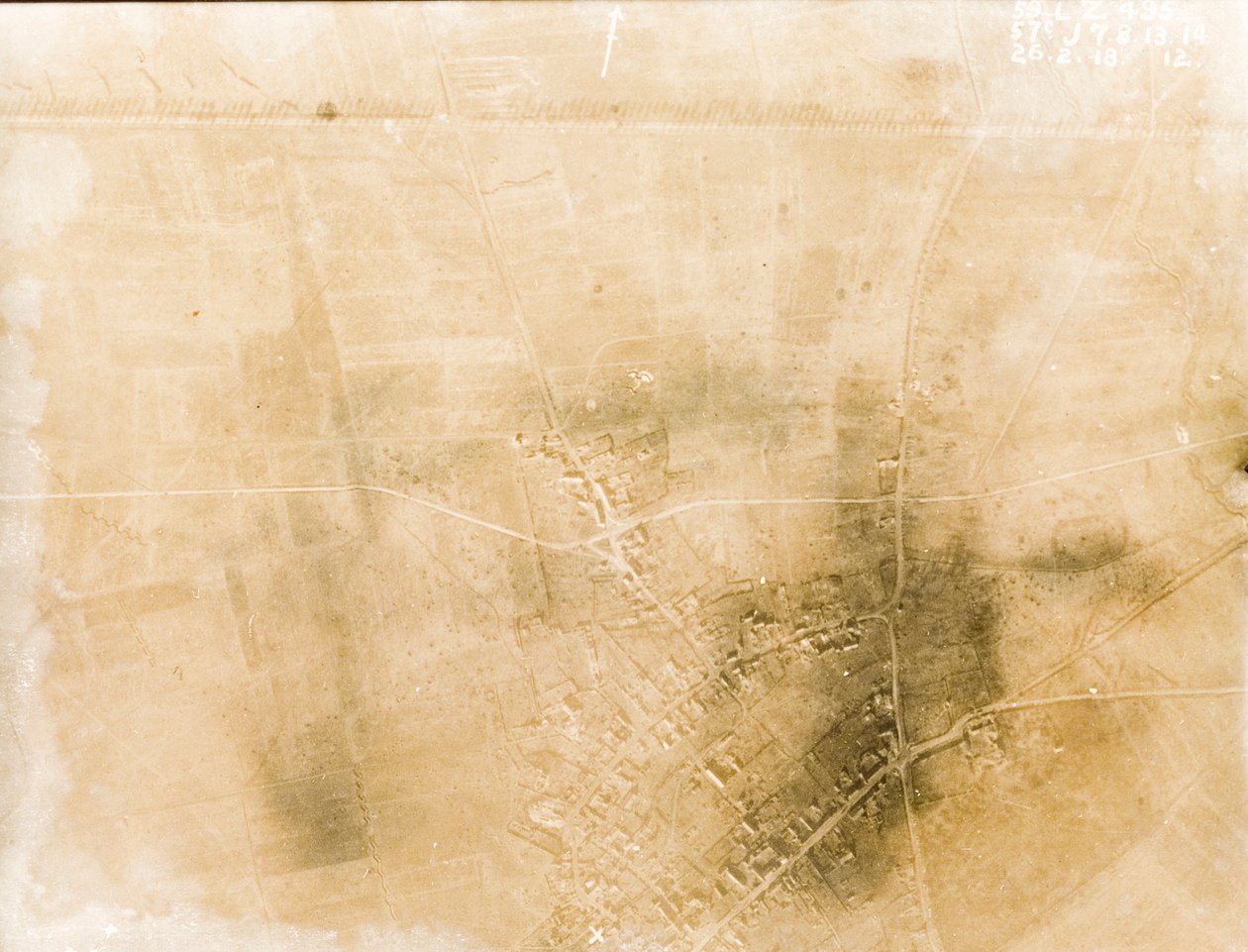 Fotografie di ricognizione aerea britannica che registrano le posizioni delle trincee sul Fronte Occidentale durante la Prima Guerra Mondiale da Unknown photographer