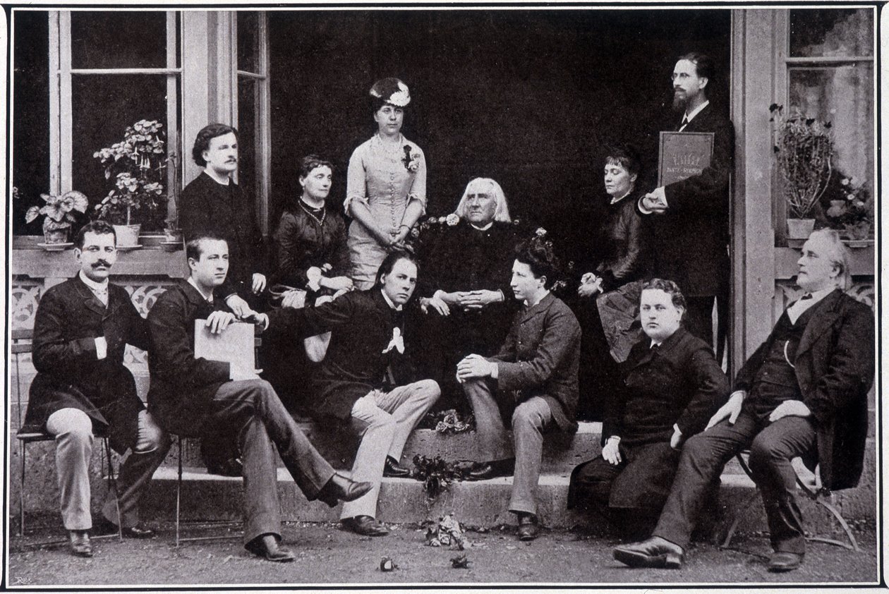 Franz Liszt (1811-1886), a Weimar, nel circolo dei suoi allievi preferiti da Unknown photographer
