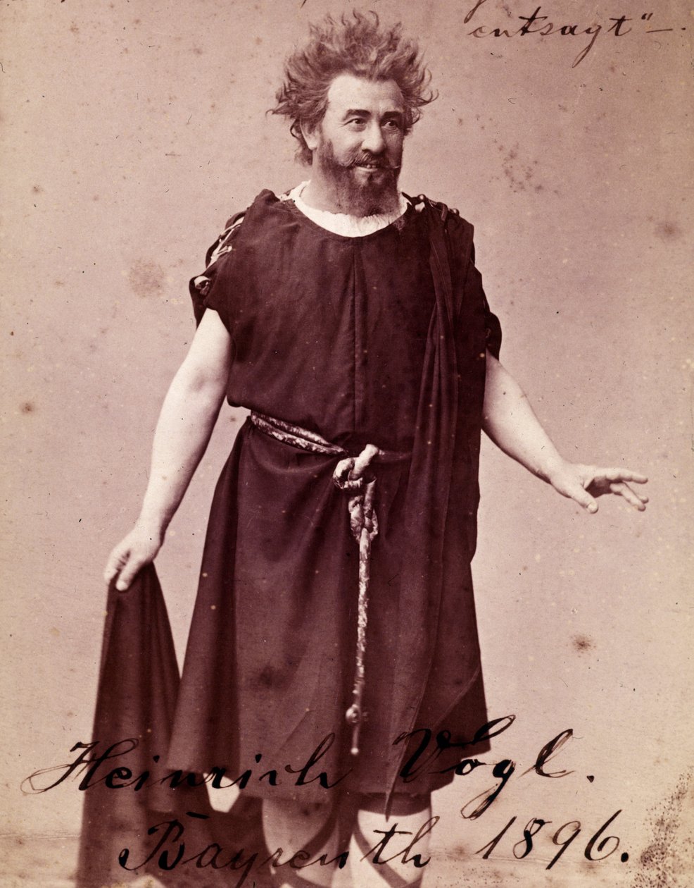 Tenore tedesco Heinrich Vogl (1845 - 1900) come Loge nel "Siegfried" di Richard Wagner a Bayreuth. 1896 da Unknown photographer