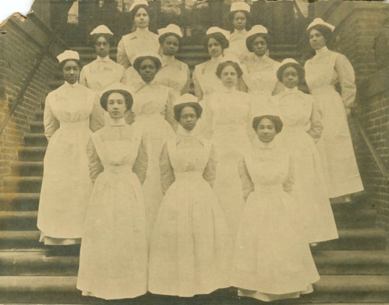 Ritratto di gruppo delle infermiere della Lincoln School da Unknown photographer