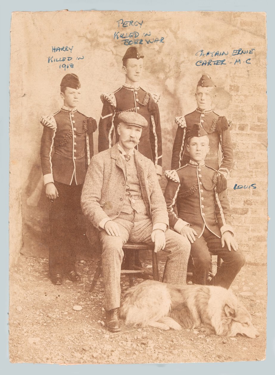 Ritratto di gruppo di William Carter con i suoi figli da Unknown photographer