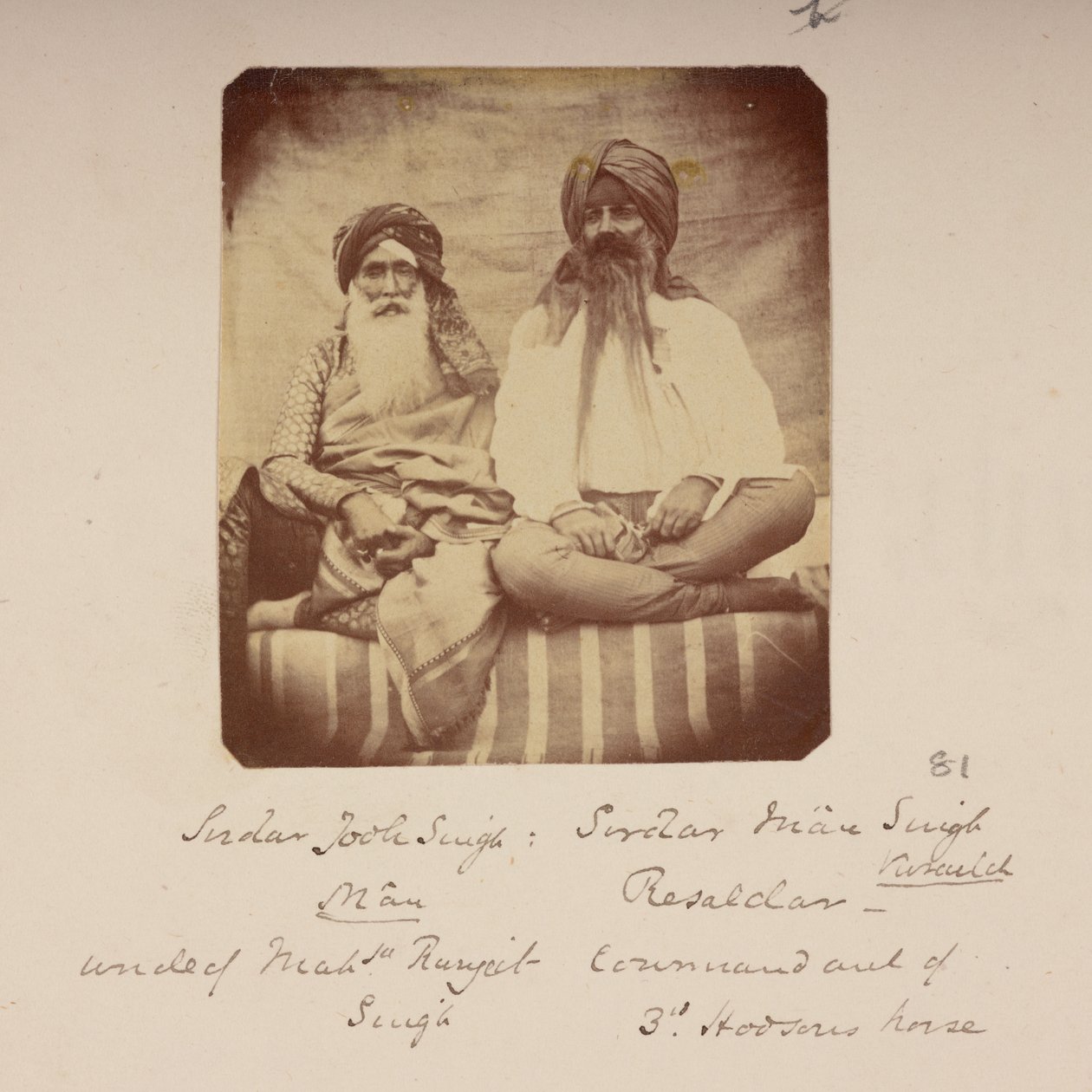 Capi della città natale di Ranjit Singh: suo zio, Jodh Singh Mann (a sinistra), e Man Singh Vuraich, Gujranwala, 1860 circa (foto b/n) da Unknown photographer
