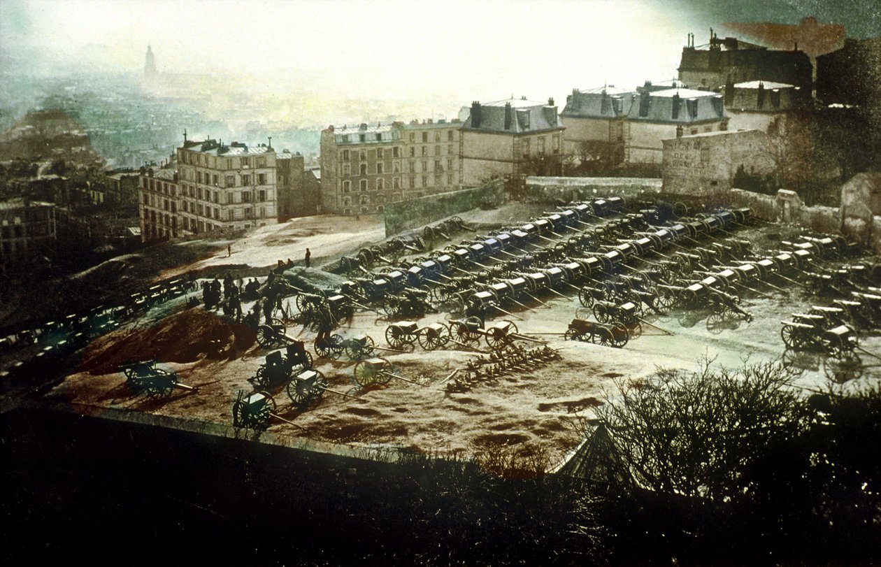A Montmartre i grandi cannoni del governo minacciano Parigi, marzo 18 da Unknown photographer