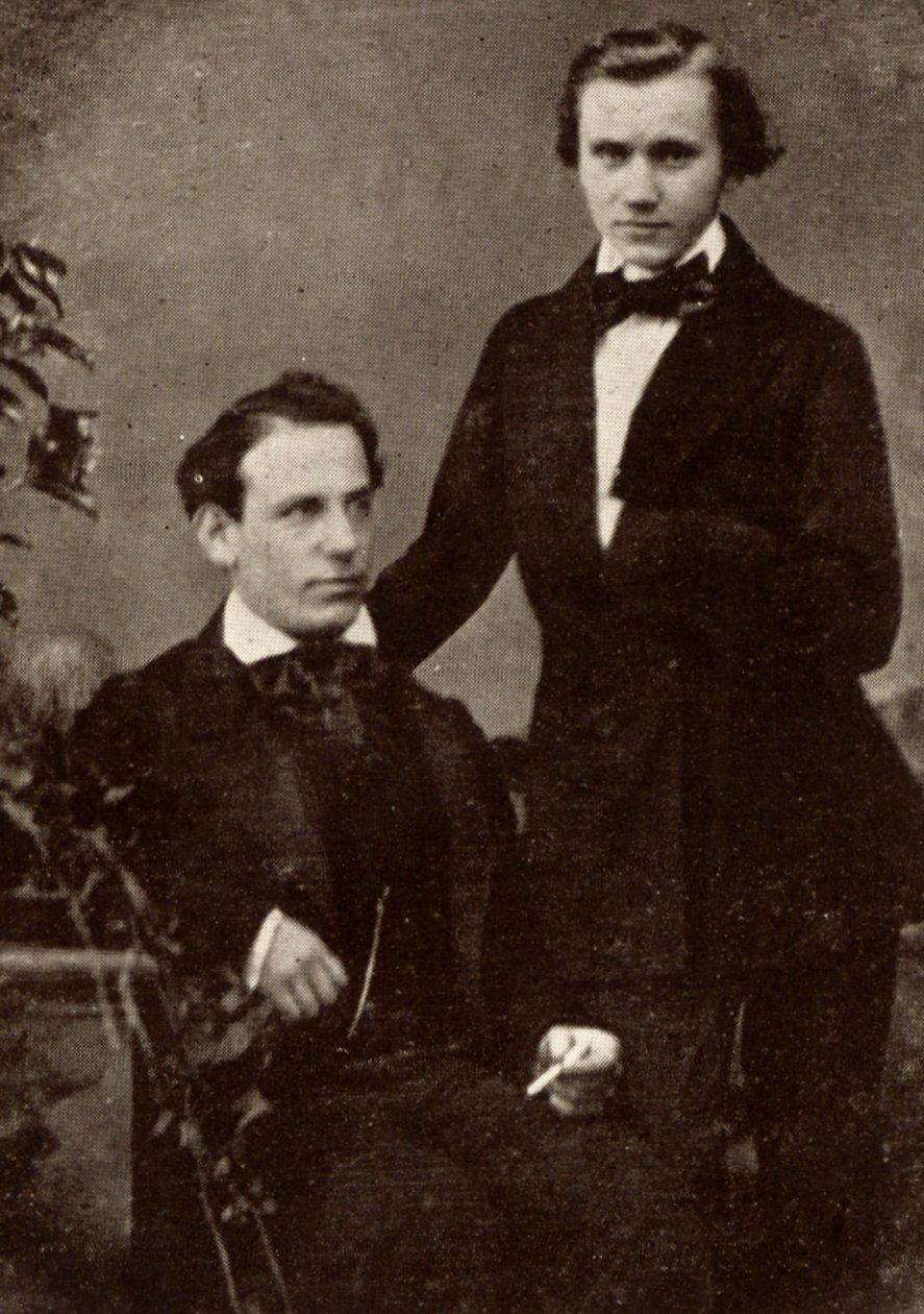 Johannes Brahms (1833-1897) compositore tedesco, in piedi, con il violinista ungherese rifugiato, Eduard Remenyi (1828-1898), con cui andò in tour da Unknown photographer