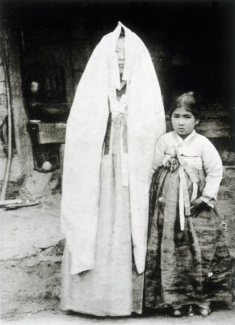 Donna coreana e giovane ragazza da Unknown photographer