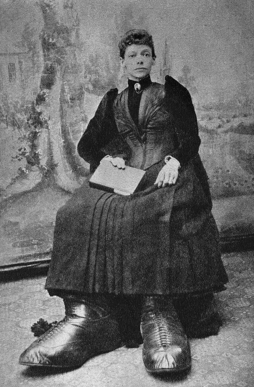 Les Monsters, Berthe aux grands pieds. Fotografia, fine XIX secolo, Parigi. Coll. Selva. da Unknown photographer
