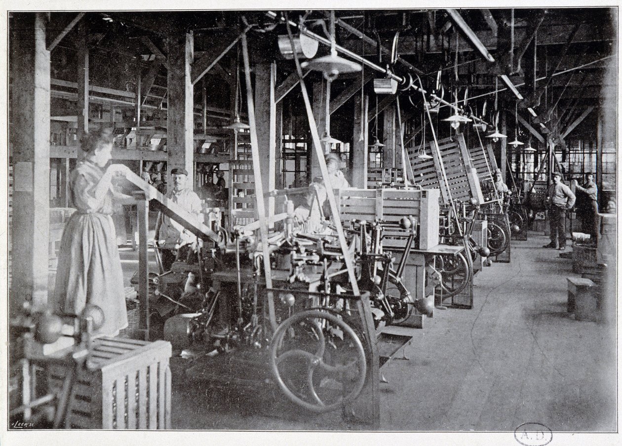Fabbricazione di imballaggi alla fabbrica di cioccolato Van Houten - fotografia, fine 19° secolo da Unknown photographer