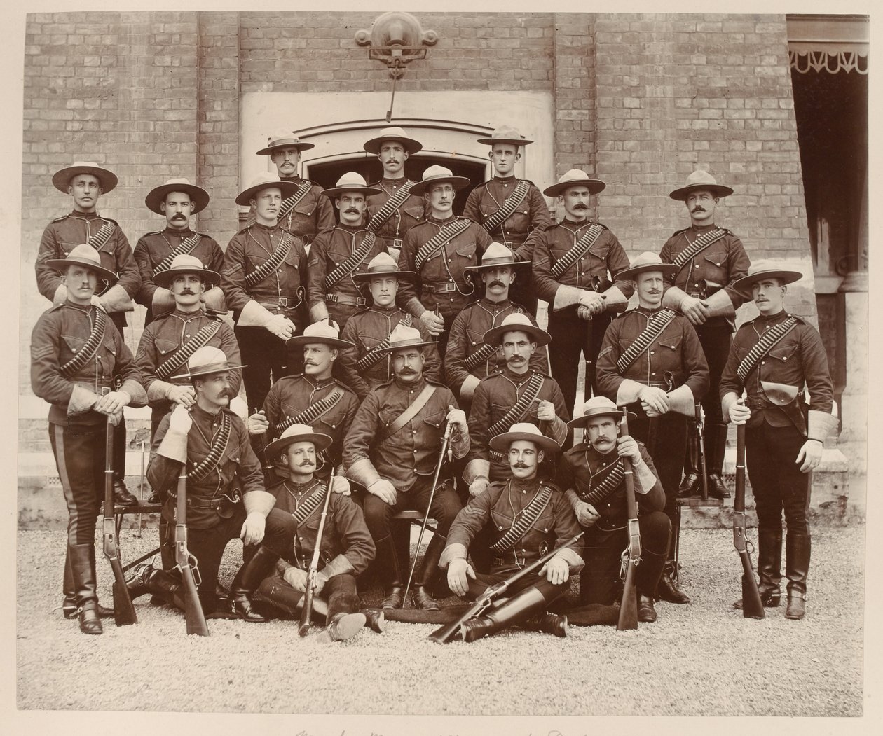 Polizia a Cavallo del Nord-Ovest, Chelsea Barracks, Giubileo di Diamante da Unknown photographer