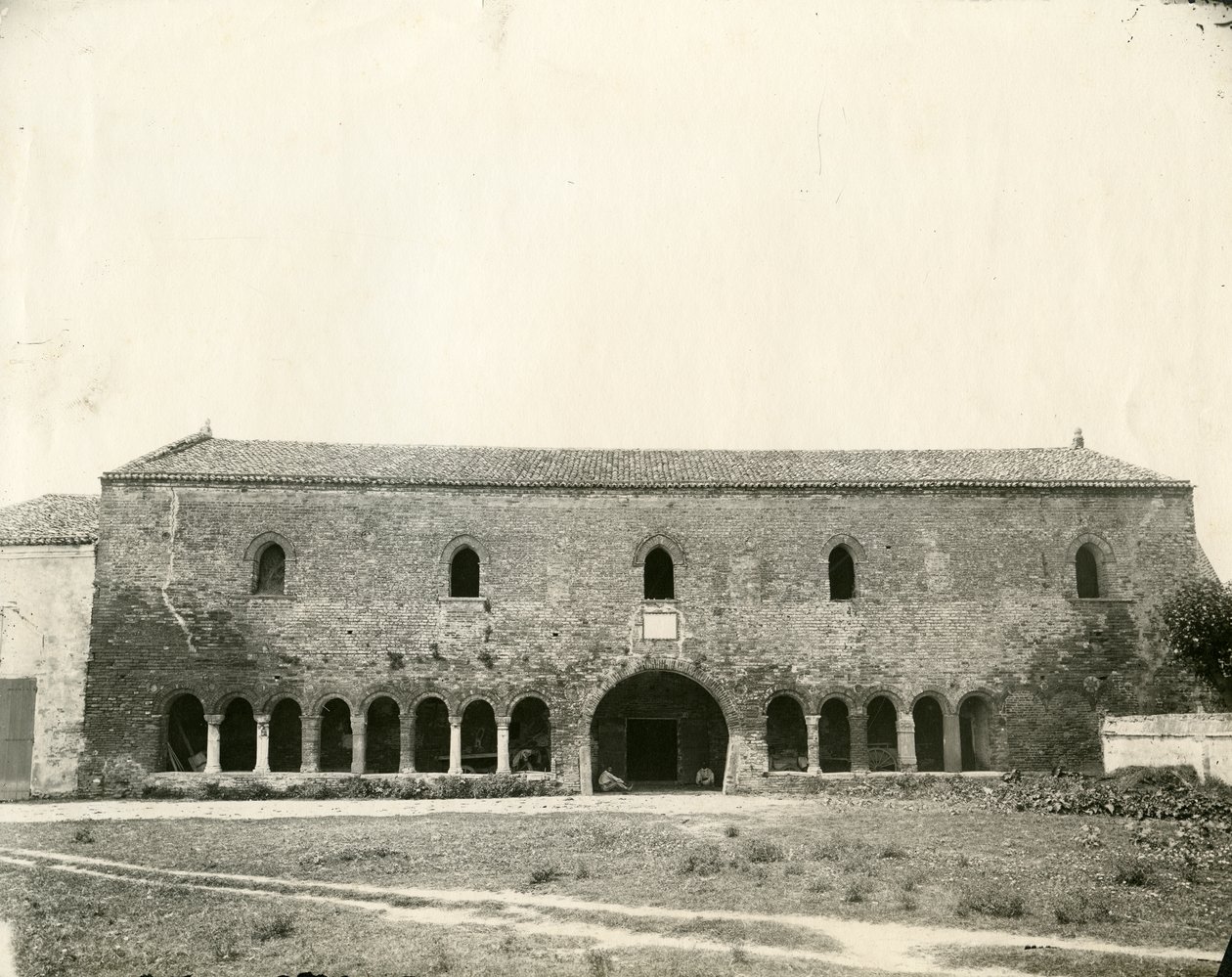 Palazzo della Ragione, abbazia di Pomposa, Emilia-Romagna, Italia, ca 1890 da Unknown photographer