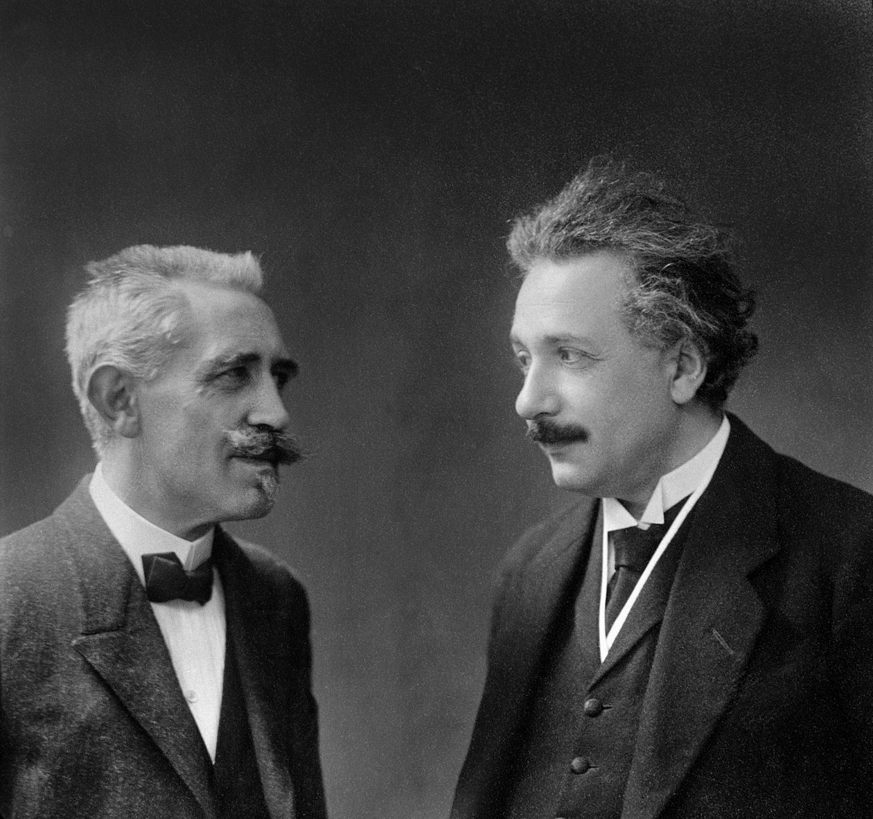 Paul Langevin e Albert Einstein da Unknown photographer