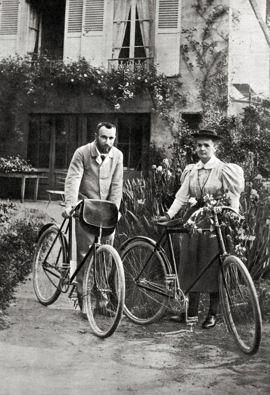 Pierre e Marie Curie nel loro giardino da Unknown photographer