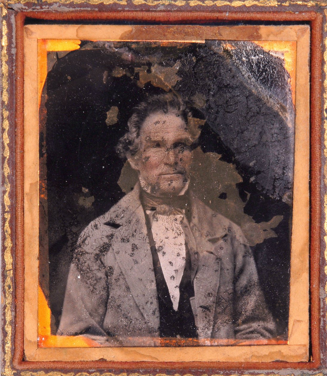 Ritratto di un uomo. Dagherrotipo (Daguerre) sotto cornice circa 1850. da Unknown photographer