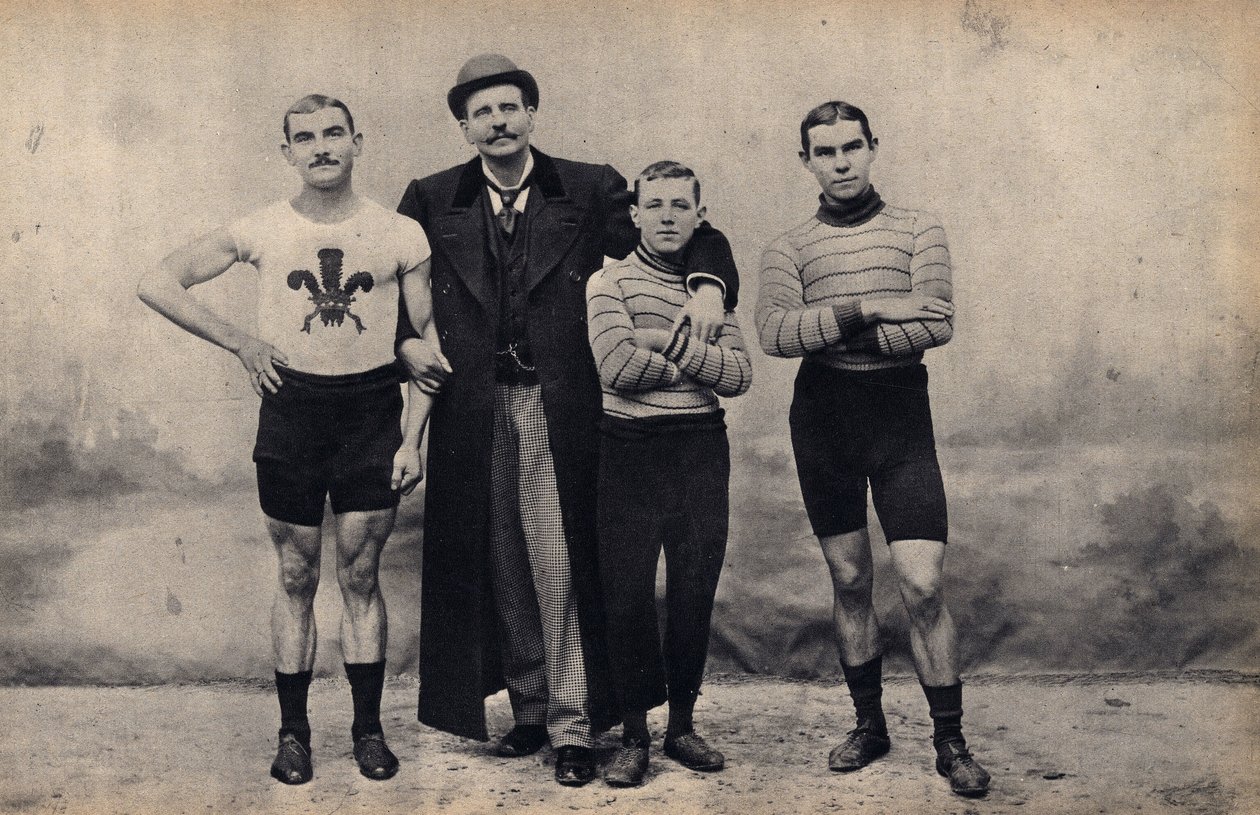 Ritratto della squadra ciclistica Gladiator. Fotografia, fine XIX secolo, Parigi. Collezione Selva da Unknown photographer