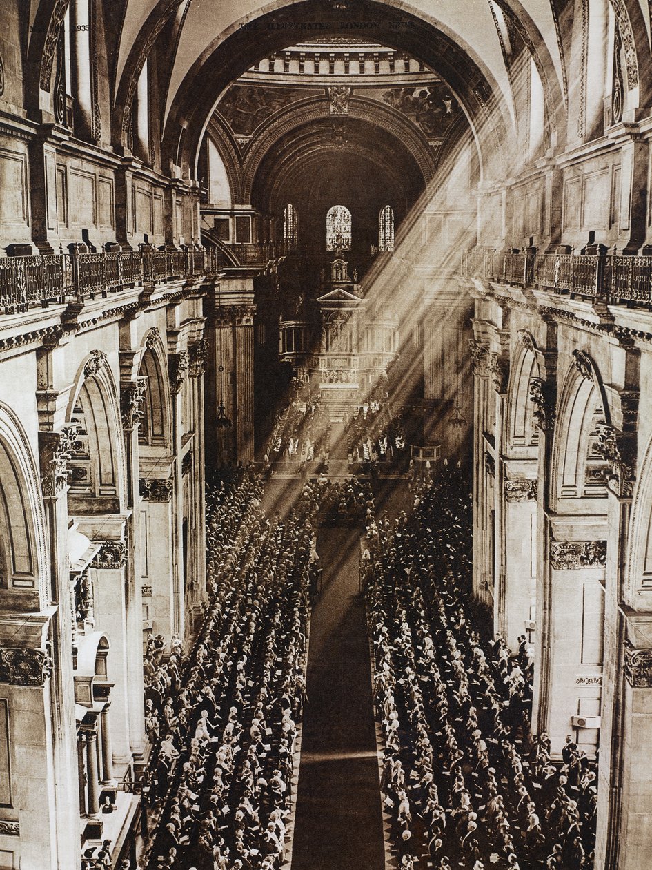 Raggi di sole nella Cattedrale di San Paolo durante il servizio per il Giubileo d