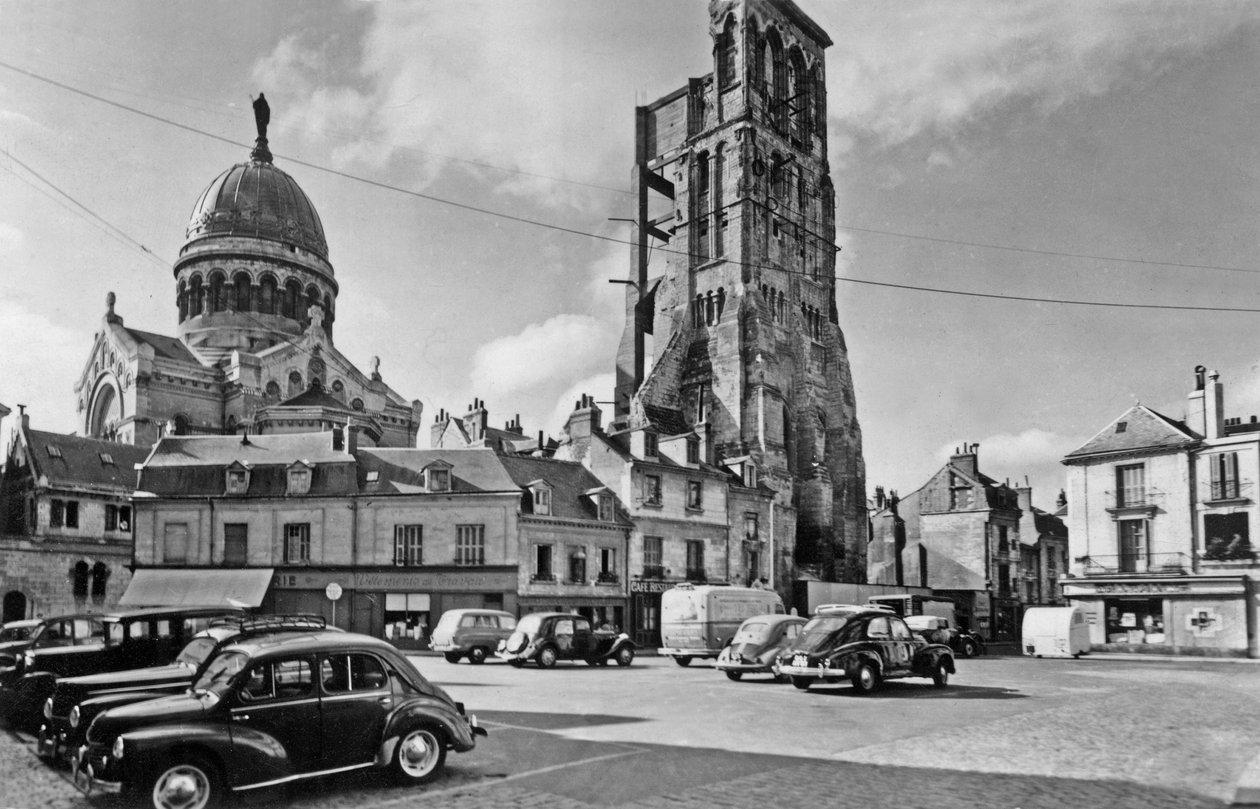 Tours, Francia: basilica di San Martino, cartolina, 1960 ca. da Unknown photographer
