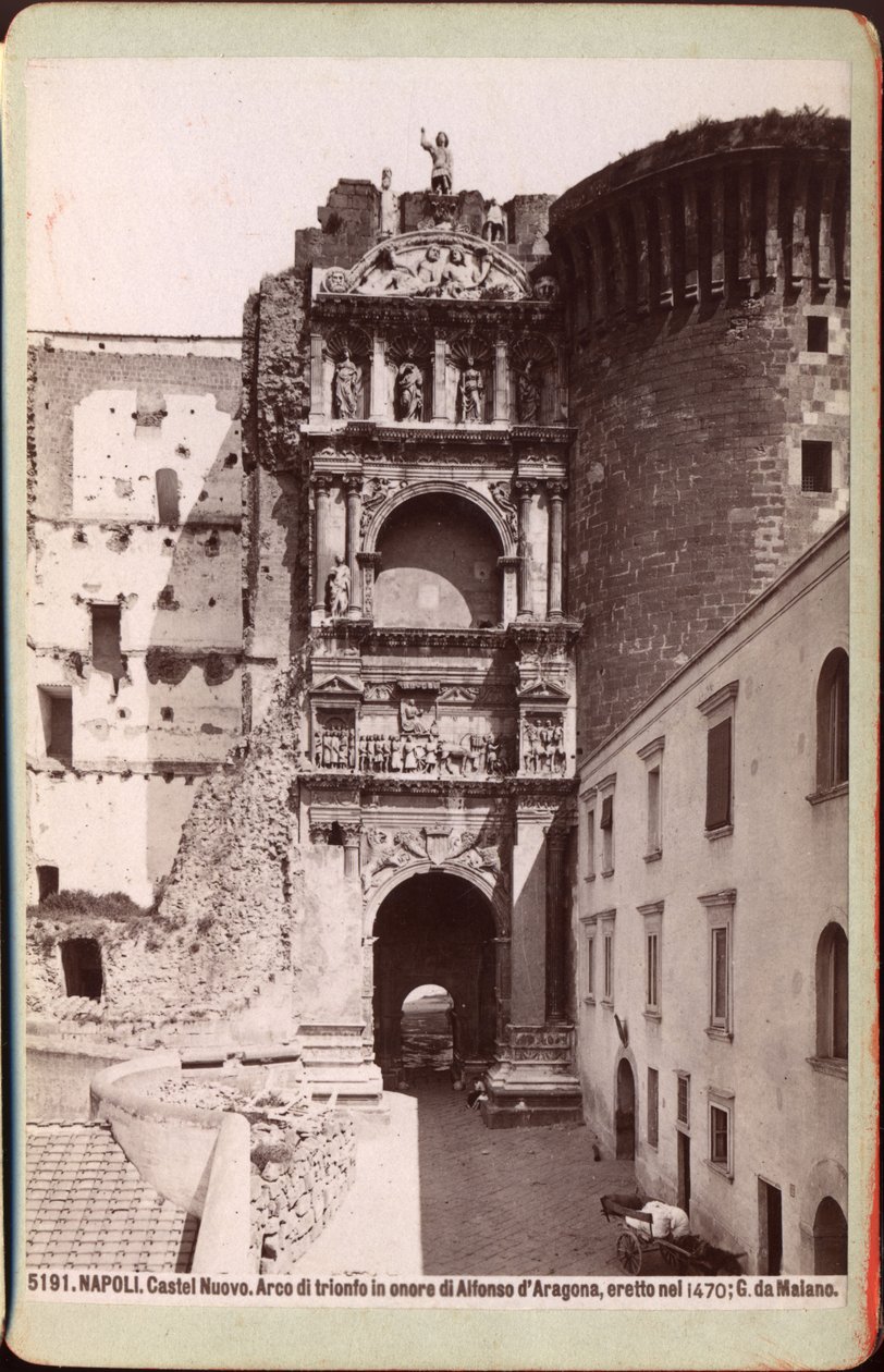 Arco di trionfo di Castel Nuovo, Napoli, 1880 circa (fotografia) da Unknown photographer