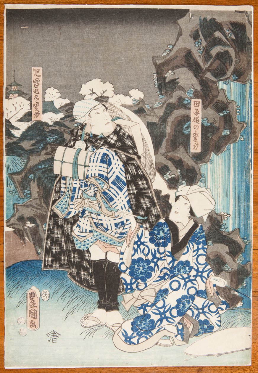 Scena teatrale: una donna e un uomo sullo sfondo di una cascata da Utagawa Hiroshige
