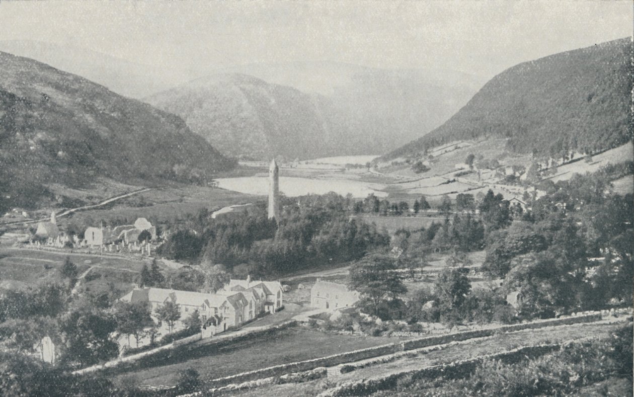 Un villaggio irlandese Glendalough, 1910 da Valentine and Sons Ltd