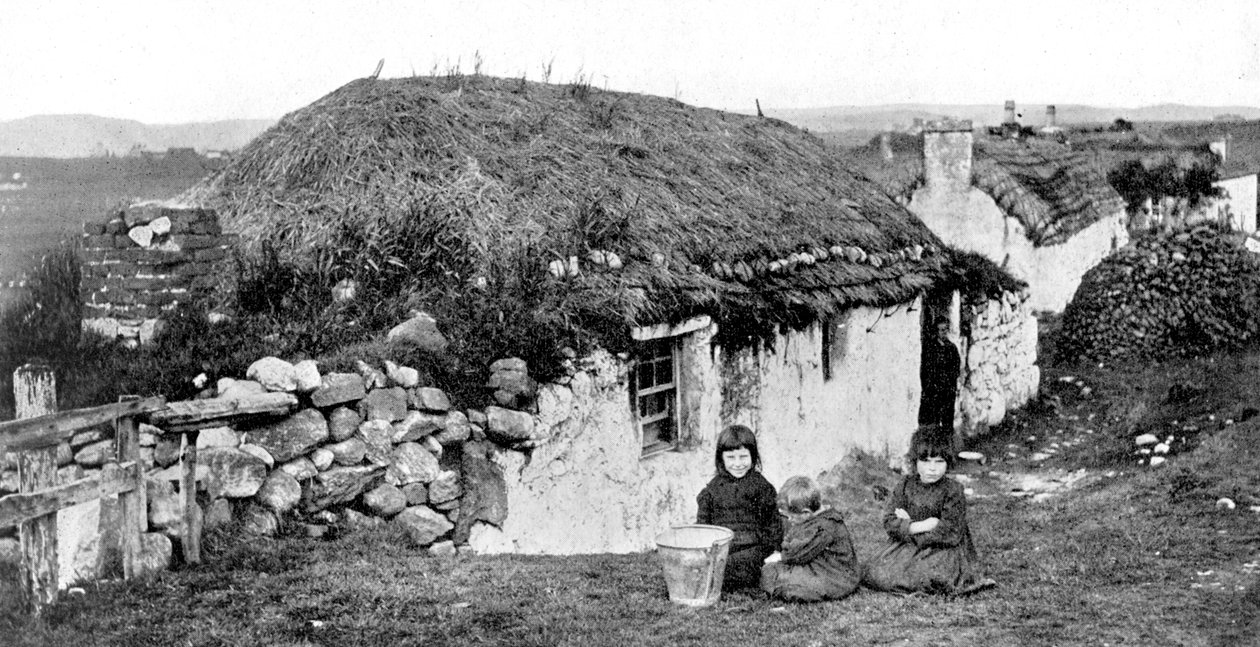 Case dei crofters, Stornoway, Lewis, Isole Occidentali, Scozia, 1924-1926 da Valentine and Sons Ltd