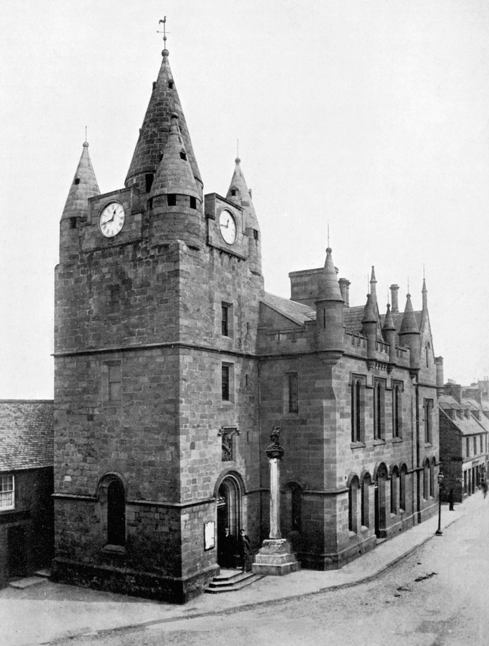 Vecchia torre, Tain, Ross e Cromarty, Scozia, 1924-1926 da Valentine and Sons Ltd