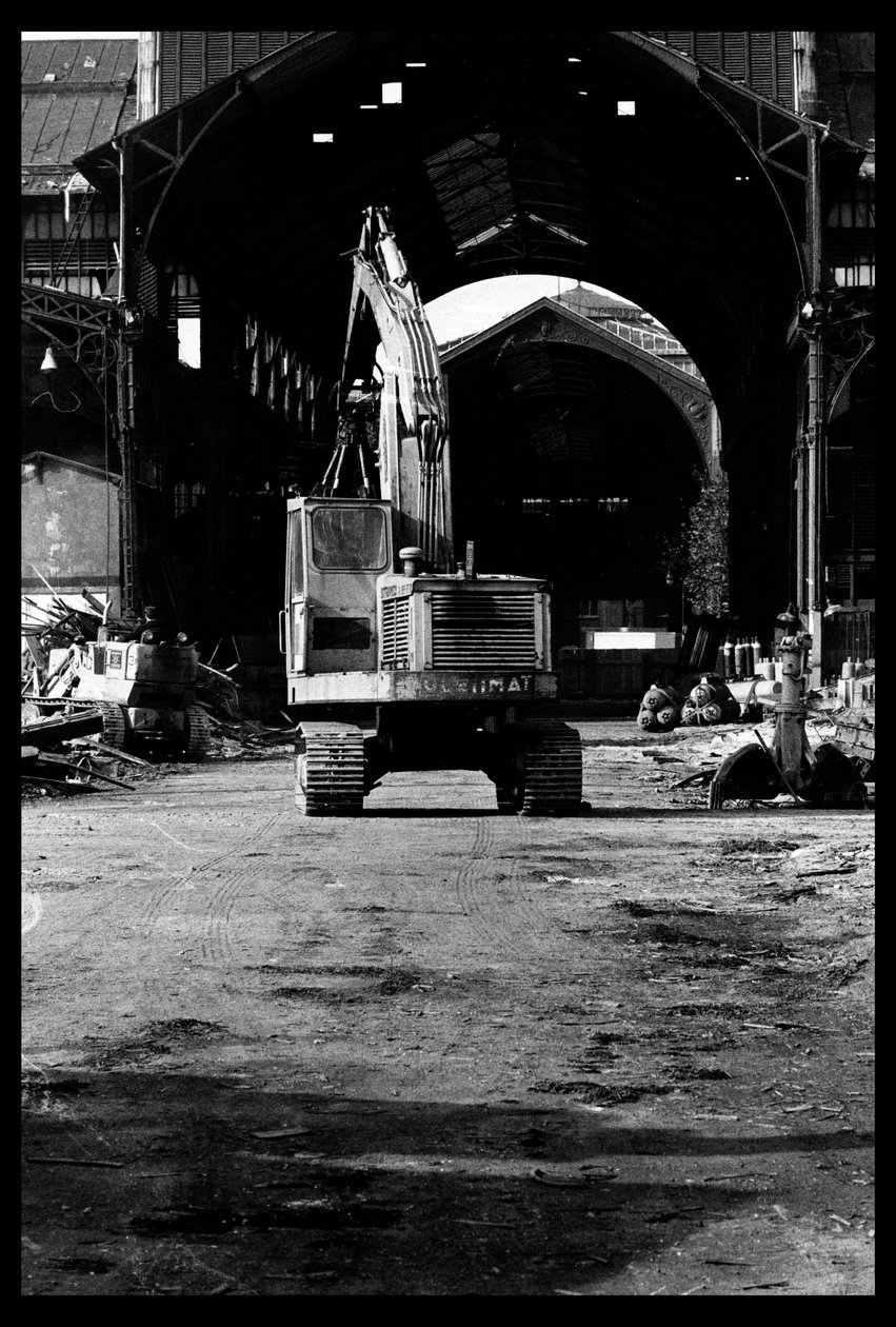 Demolizione del mercato centrale di Parigi, agosto 1971 (foto b/n) da Victor Baltard