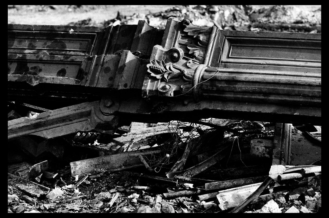 Demolizione del mercato centrale di Parigi, agosto 1971 (foto b/n) da Victor Baltard