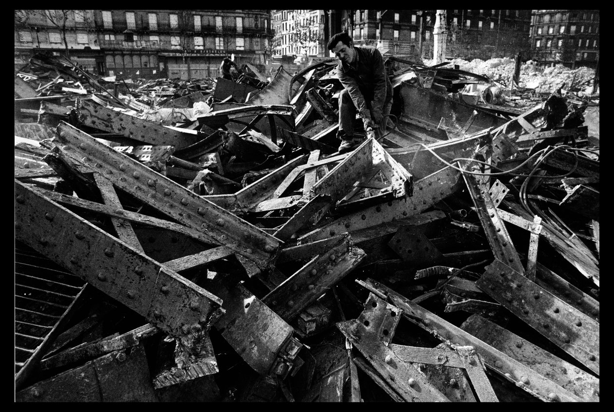 Demolizione del mercato centrale di Parigi, agosto 1971 (foto b/n) da Victor Baltard