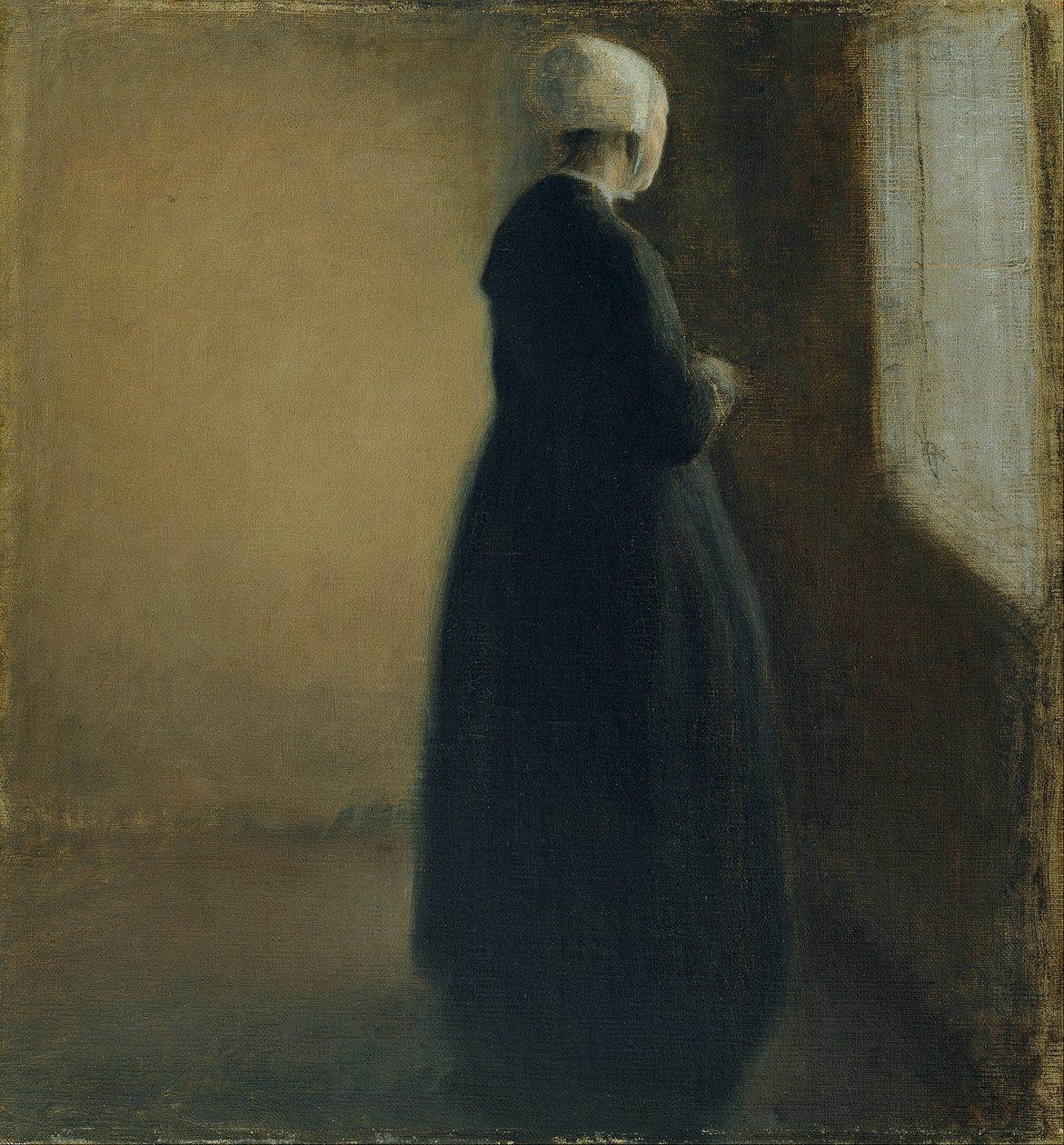 Una vecchia donna in piedi vicino a una finestra da Vilhelm Hammershøi