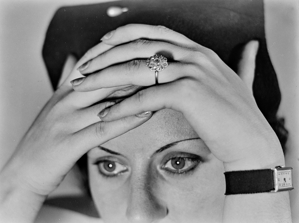 Mani e occhi femminili da Vincenzo Balocchi