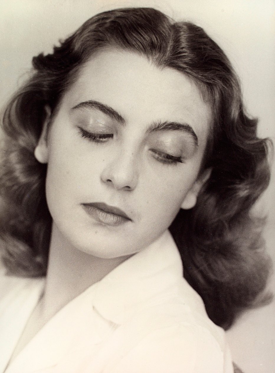 Ritratto di giovane donna, 1940 circa (foto b/n) da Vincenzo Balocchi