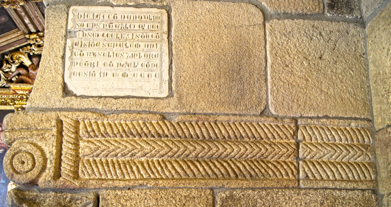 Intagli visigoti nella Cappella di São Pedro de Balsemão, Sé, Lamego, Portogallo c.599 da Visigothic