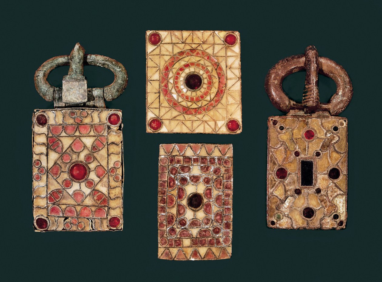 Orecchini in metallo decorati con oro e granato, VII secolo da Visigothic