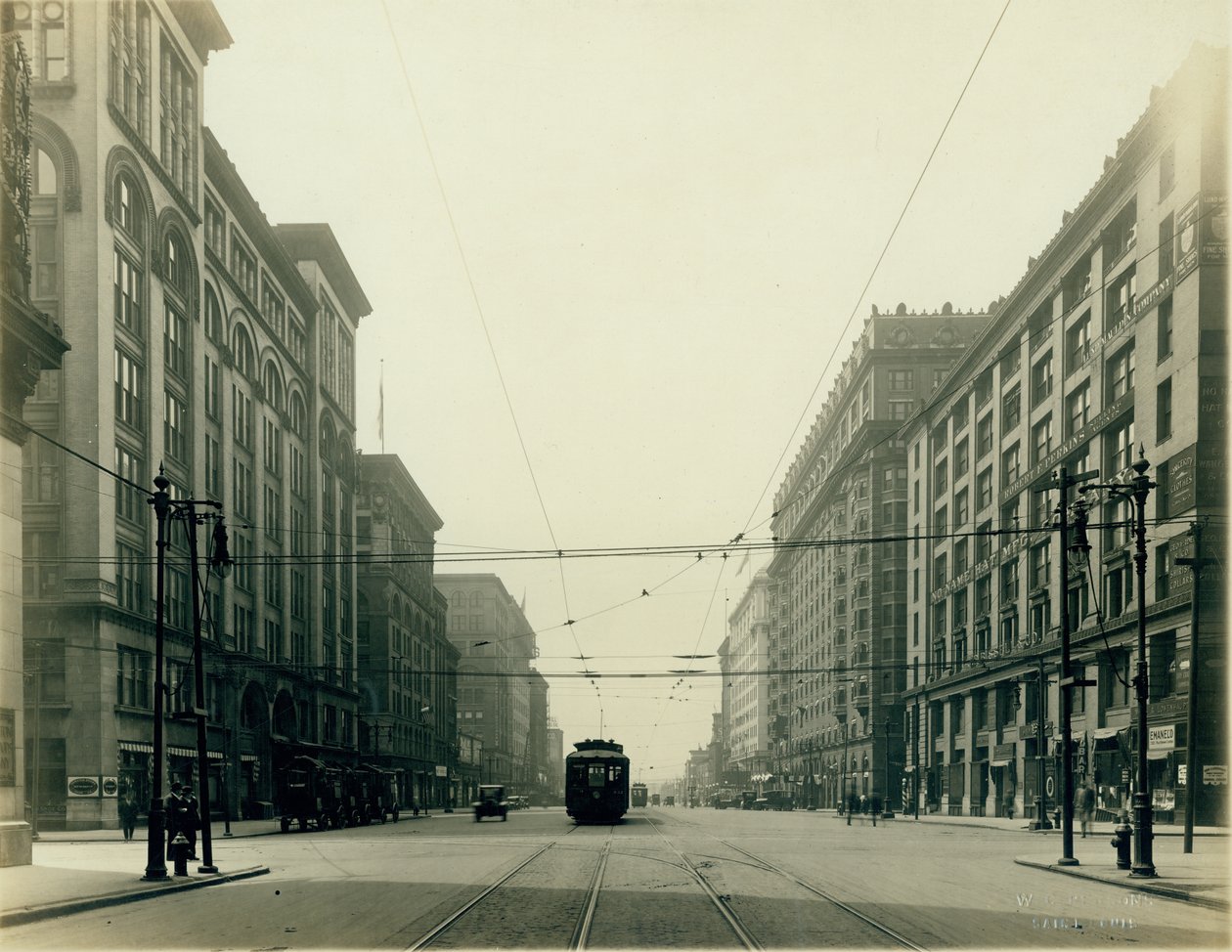 Dodicesima Strada e Washington Avenue guardando a sud da W.C. Persons