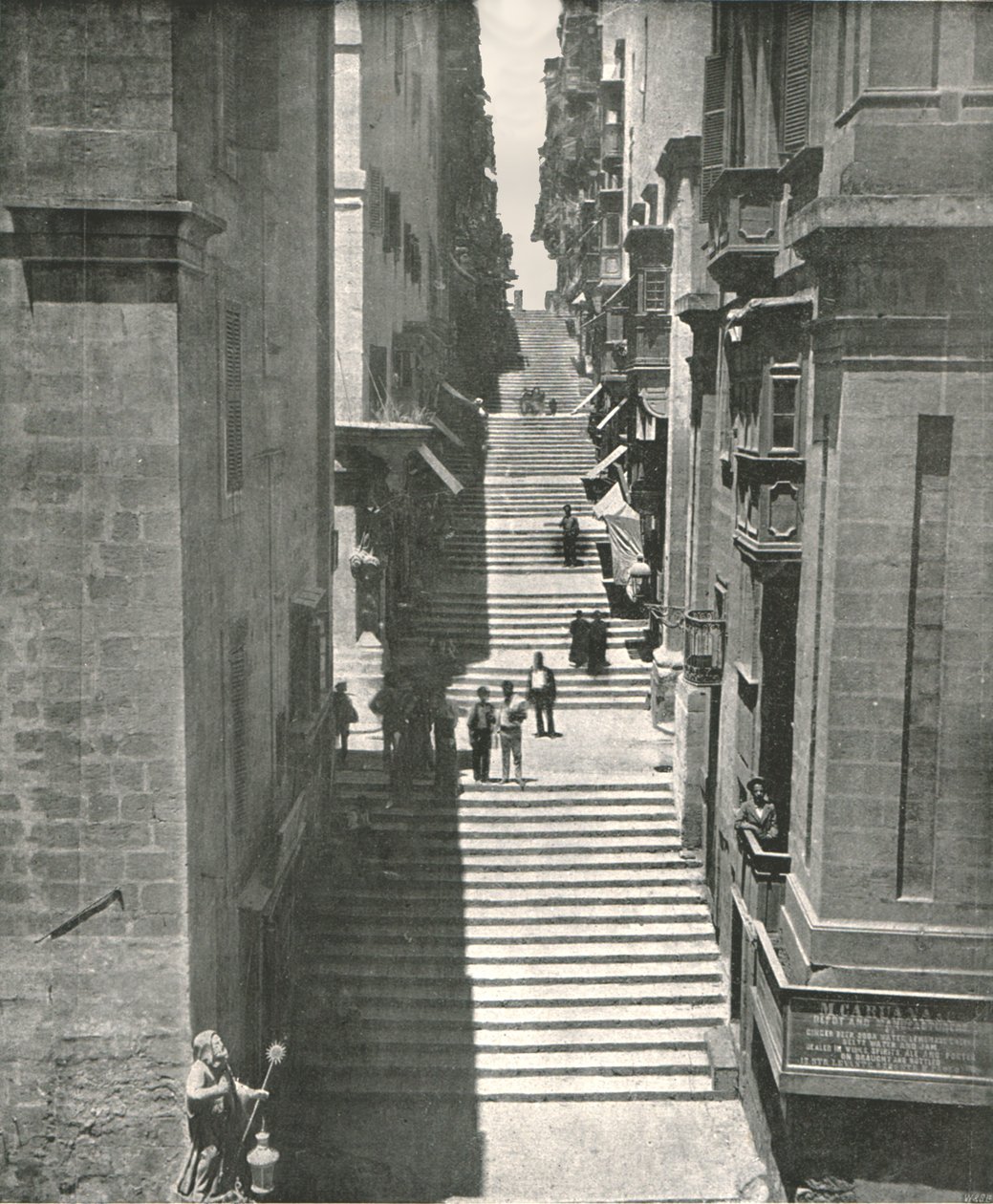 Una strada ripida a Valletta, Malta da W and S Ltd