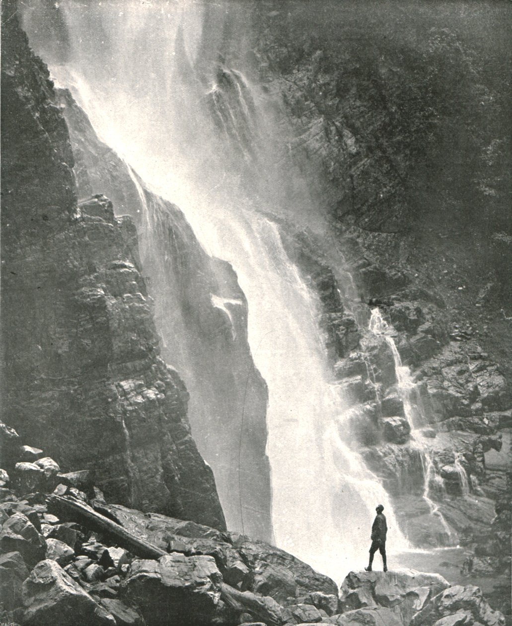 Una cascata nel distretto collinare, Dehra Dun, India da W and S Ltd