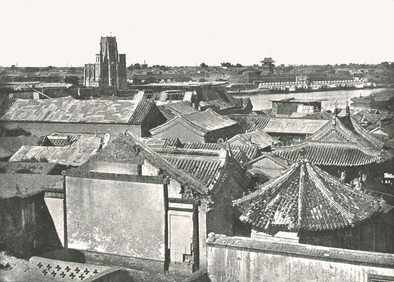 Vista generale che mostra le rovine della cattedrale, Tien-Tsin, Cina, 1895 da W and S Ltd