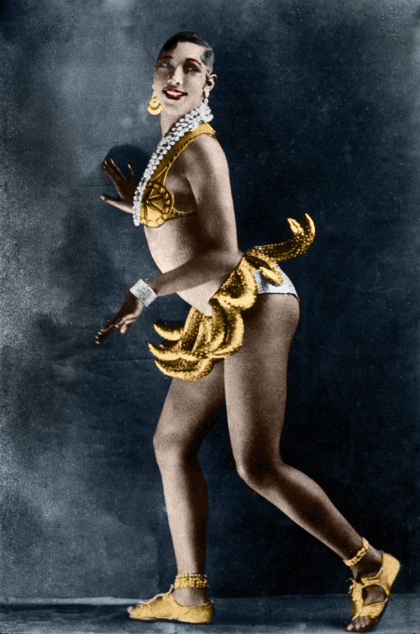 Josephine Baker (1906-1975) nel 1925 nella Revue Negre al Théâtre des Champs-Elysées, con la sua cintura di banane. Fotografia di Lucien Walery (1863-1935). da Walery