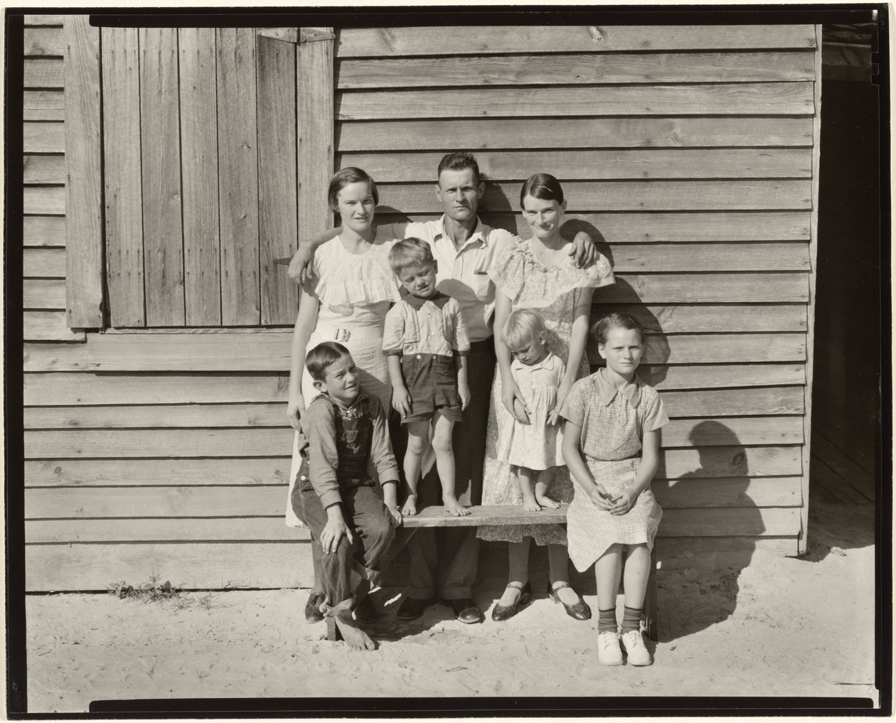 Famiglia di mezzadri, Contea di Hale, Alabama / Famiglia Burroughs, Contea di Hale, Alabama da Walker Evans