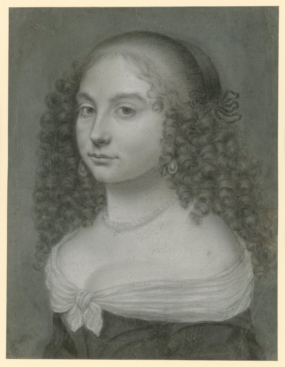 Ritratto a mezzo busto di una giovane donna in abito scollato sulle spalle, collana di perle e grandi orecchini pendenti di perle, rivolta leggermente a sinistra da Wallerant Vaillant
