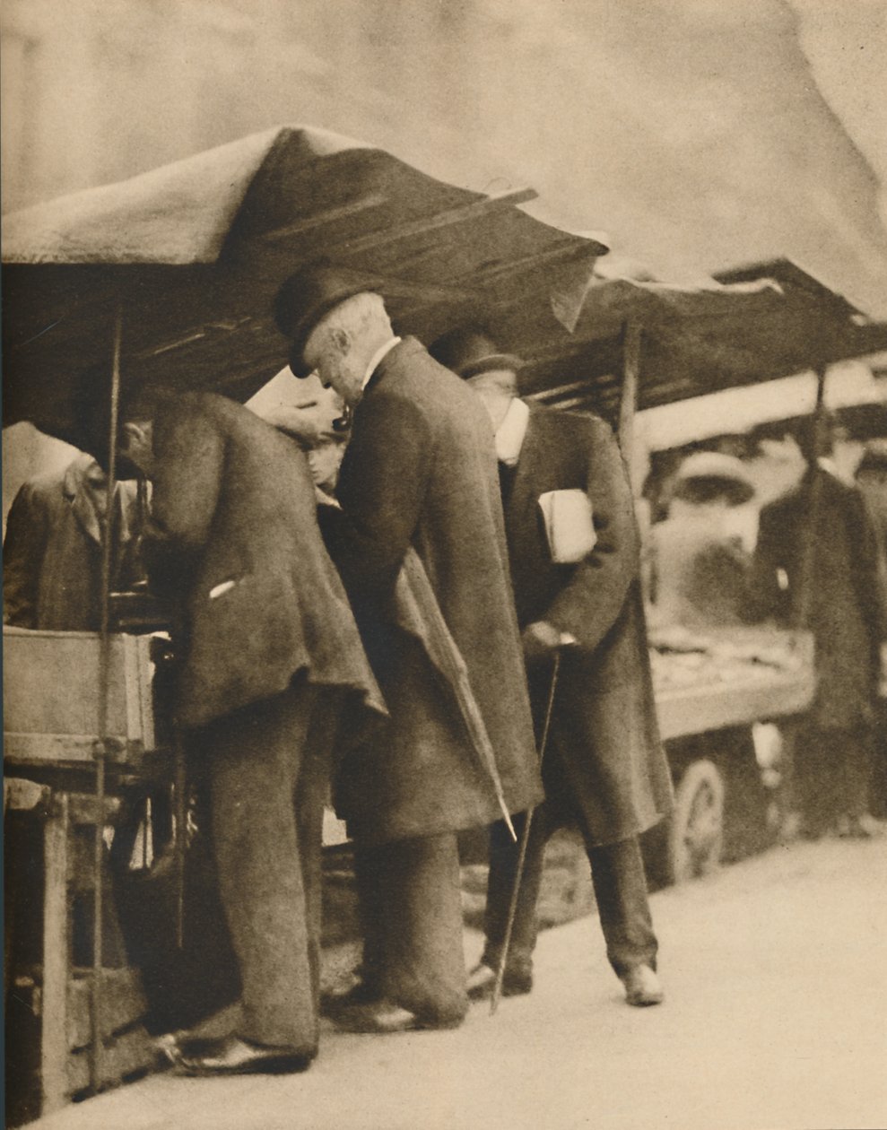 A una delle bancarelle del mercato di Farringdon Road da Walter Benington